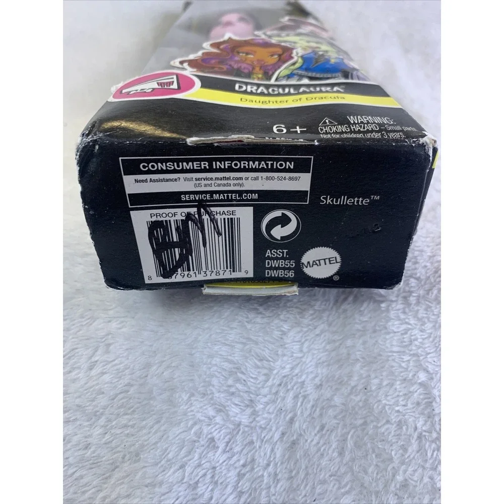 NEW! Monster High Draculaura -Daughter of‎ Dracula- Doll 2015 Box Damage